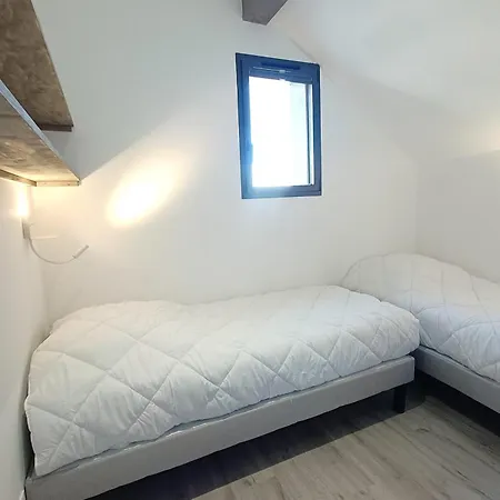 For 6 People In With Balcony Apartament