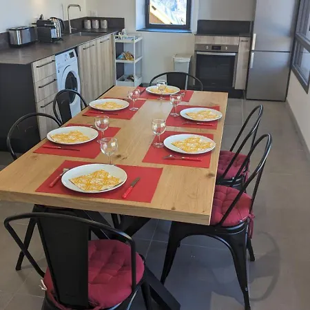アパート For 6 People In With Balcony